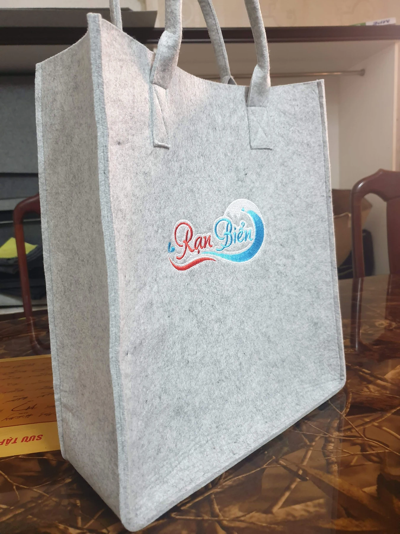 Túi nỉ thêu Logo 3 màu - 3 colors Logo embroidered felt bag — ảnh 3