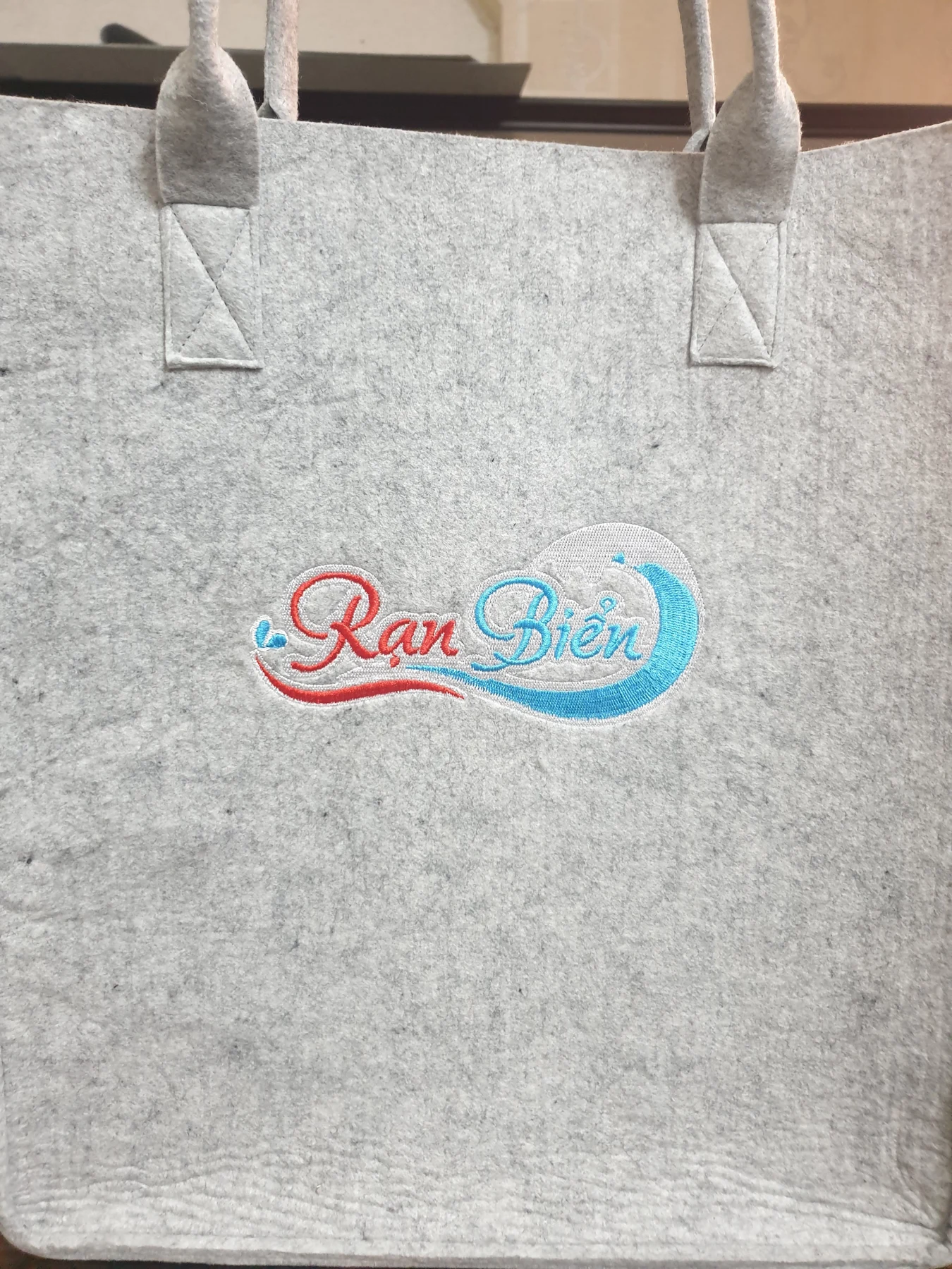 Túi nỉ thêu Logo 3 màu - 3 colors Logo embroidered felt bag — ảnh 2